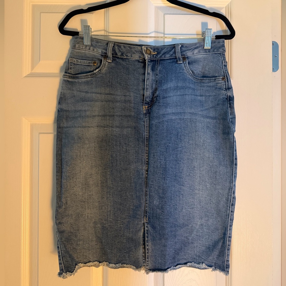 Classic Light Blue Denim Women's Knee Length Jean Skirt